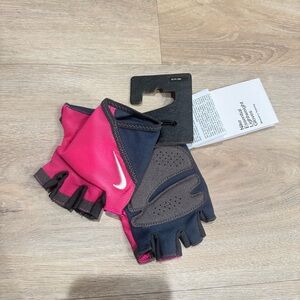 Nike Essential Lightweight Womens Training Gloves Size Small Pink NEW